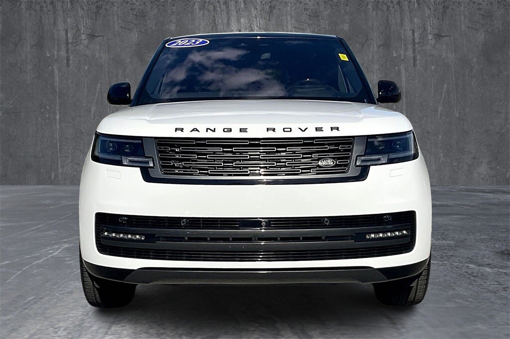2023 Land Rover Range Rover SE photo 2