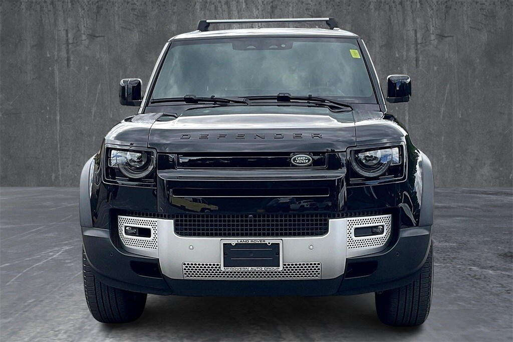 2025 Land Rover Defender 90 S photo 2