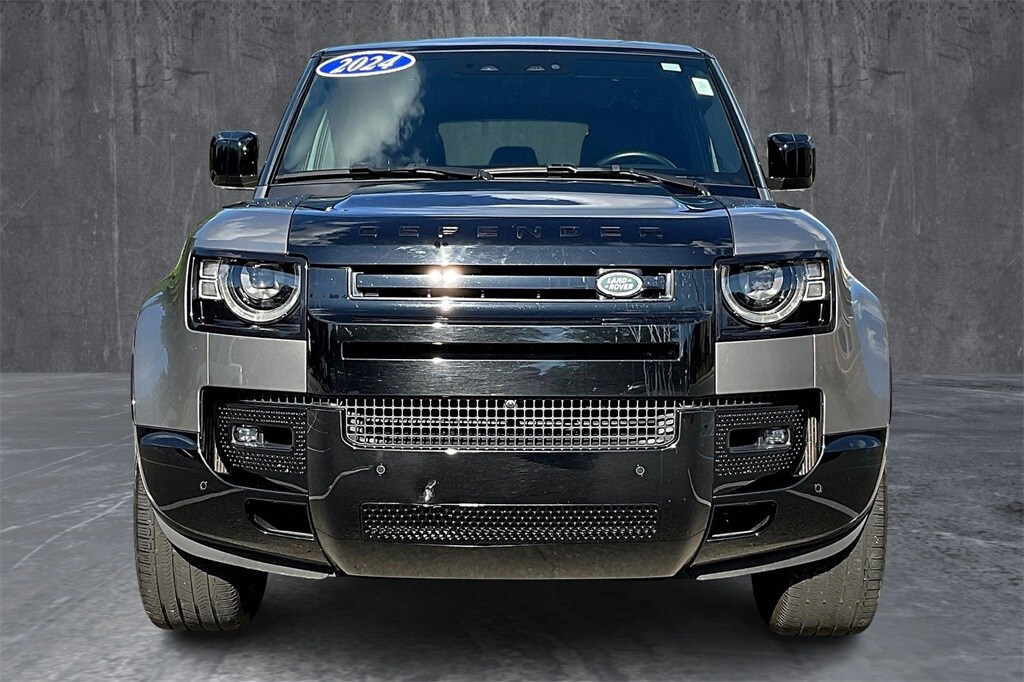 2024 Land Rover Defender 110 photo 2