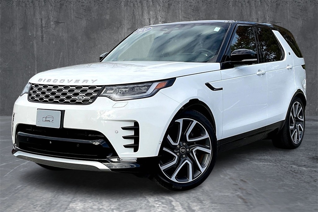 2024 Land Rover Discovery Metropolitan Edition's photo