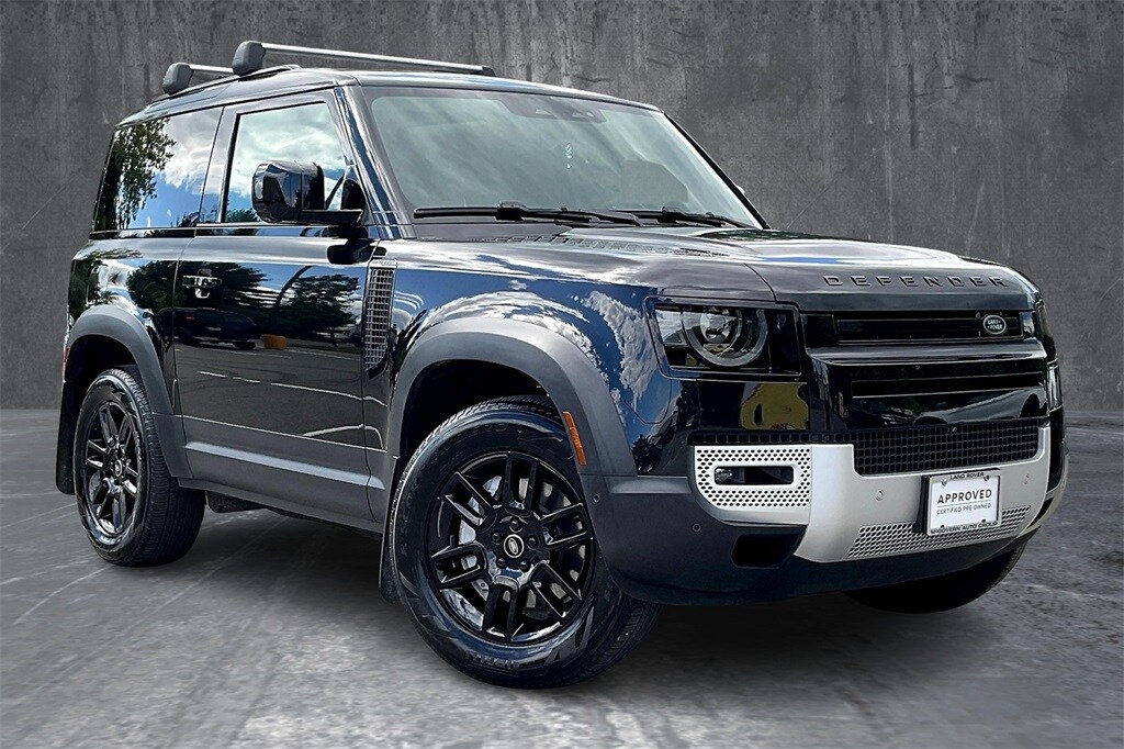 2025 Land Rover Defender 90 S photo 3