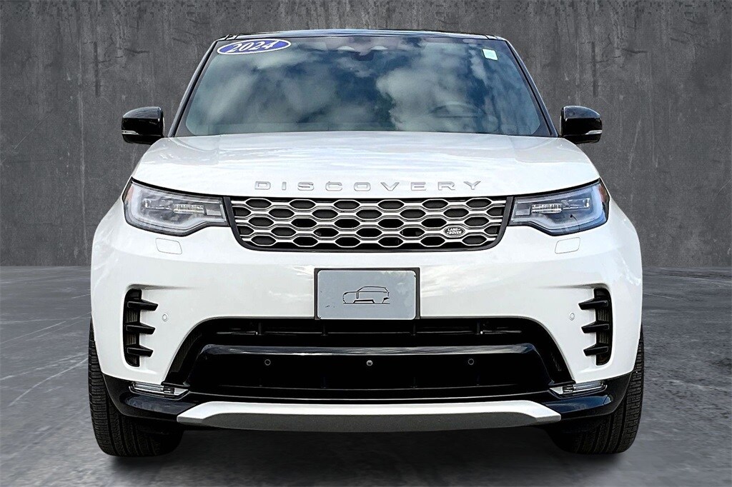 2024 Land Rover Discovery Metropolitan Edition photo 2