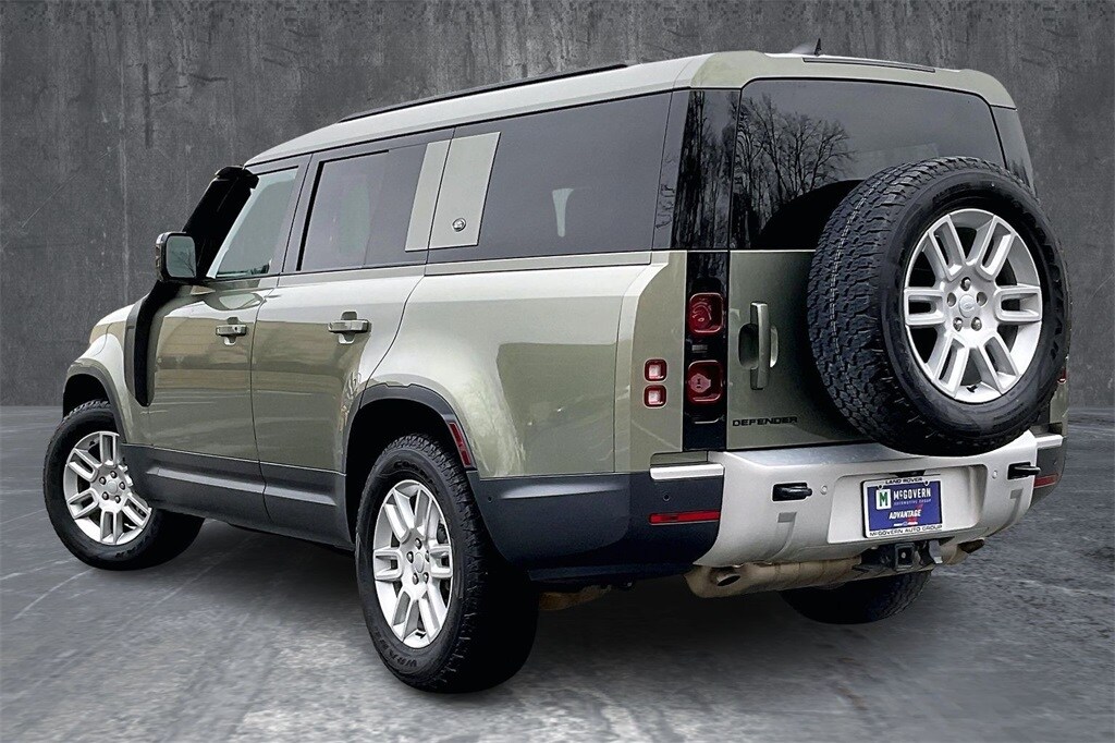2024 Land Rover Defender 130 S photo 3