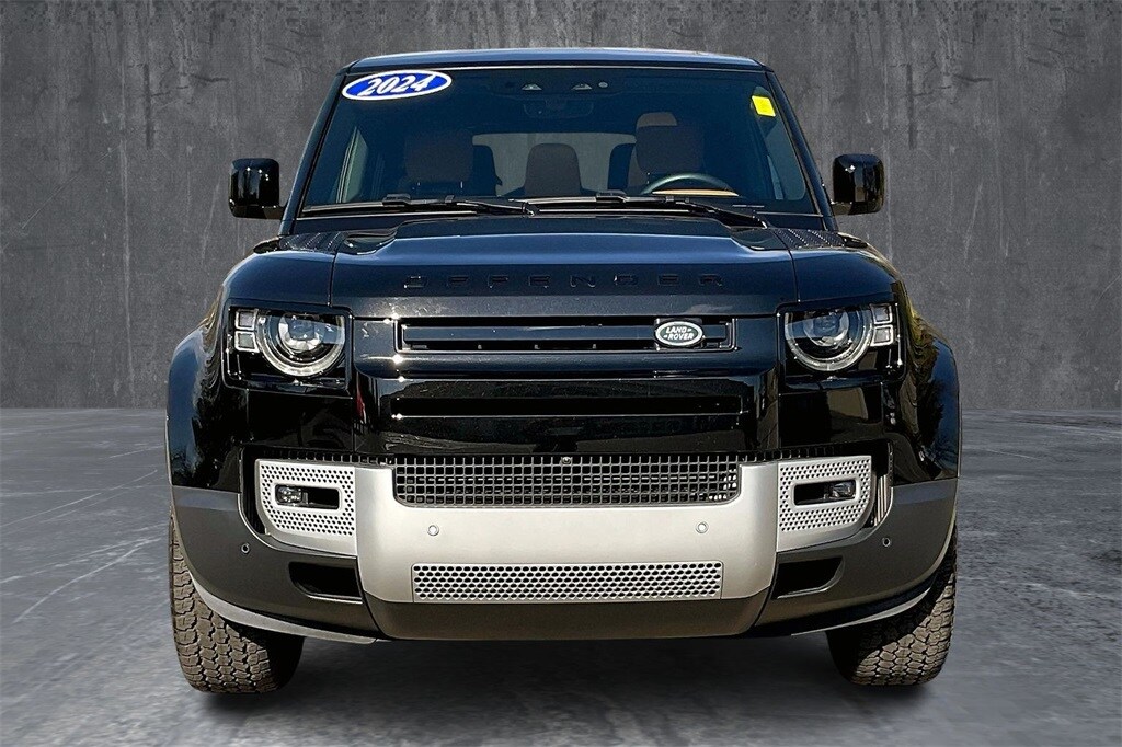 2024 Land Rover Defender 130 S photo 2