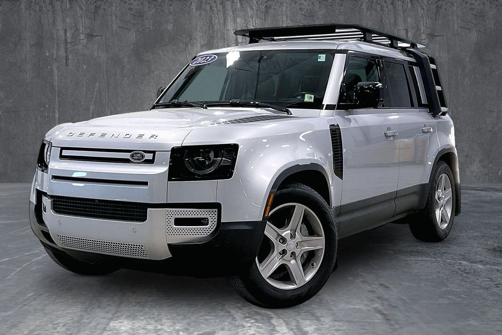 2023 Land Rover Defender SE's photo