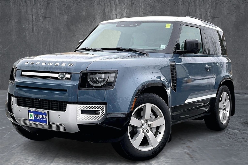 2025 Land Rover Defender S's photo