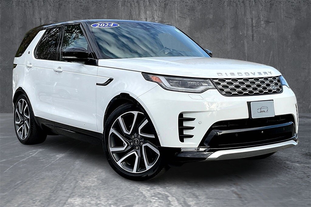 2024 Land Rover Discovery Metropolitan Edition photo 3
