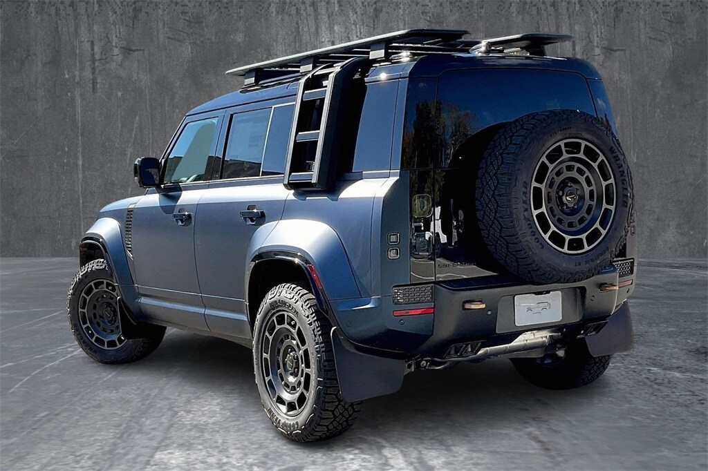 2026 Land Rover Defender 110 photo 3