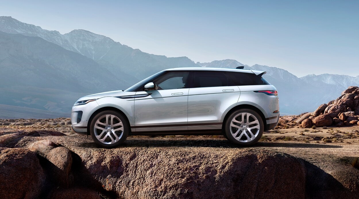 Range Rover Evoque driving in snow