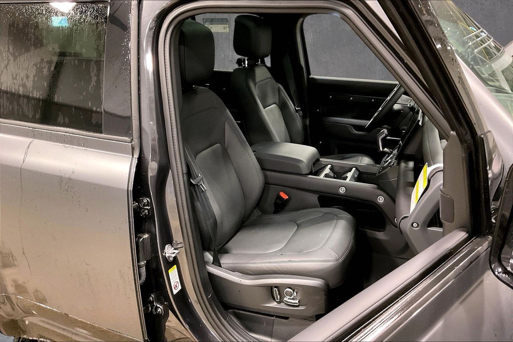 2026 Land Rover Defender X-Dynamic SE - Photo 11