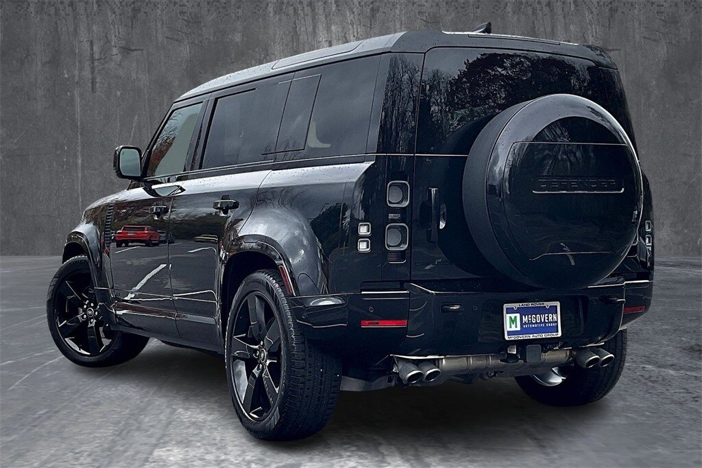 2025 Land Rover Defender 110 V8 photo 4