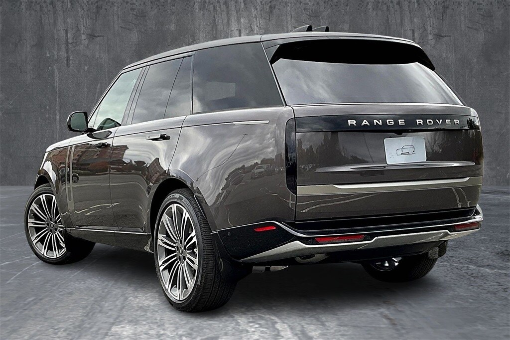 2025 Land Rover Range Rover SE photo 2