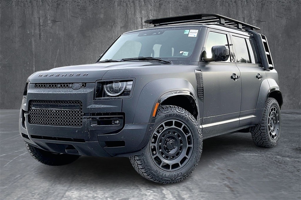2026 Land Rover Defender OCTA Black's photo