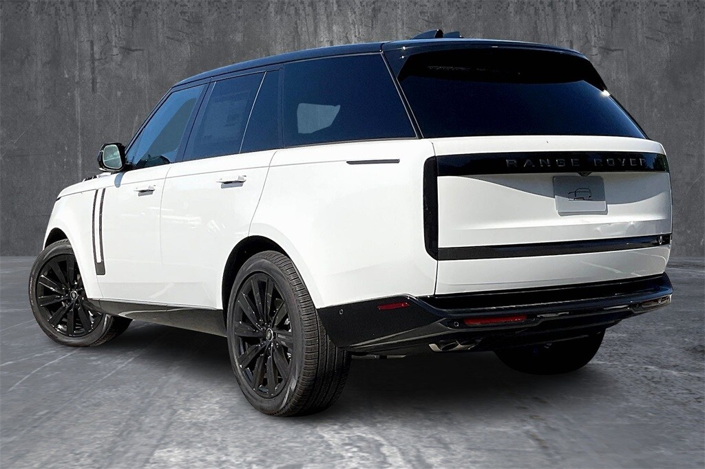 2025 Land Rover Range Rover SE photo 2