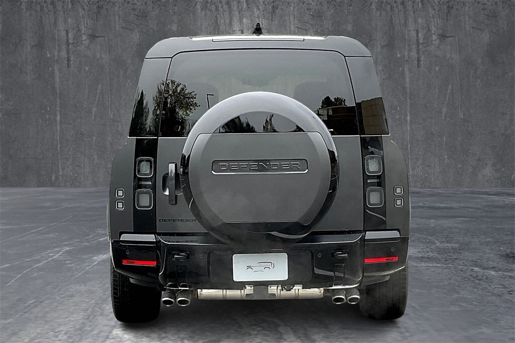 2026 Land Rover Defender photo 4