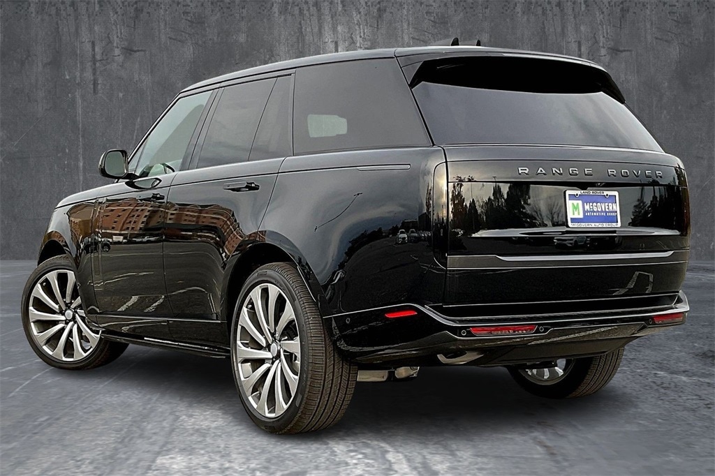 New 2025 Land Rover Range Rover SE SUV