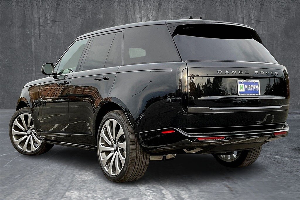 2025 Land Rover Range Rover SE photo 3