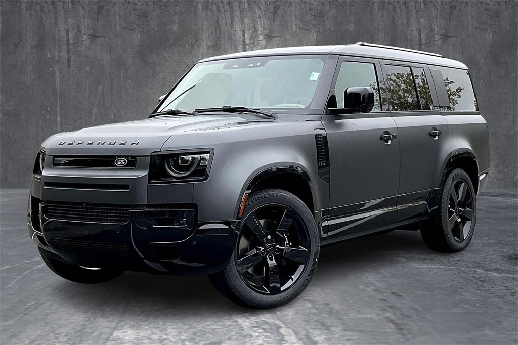 2026 Land Rover Defender V8's photo