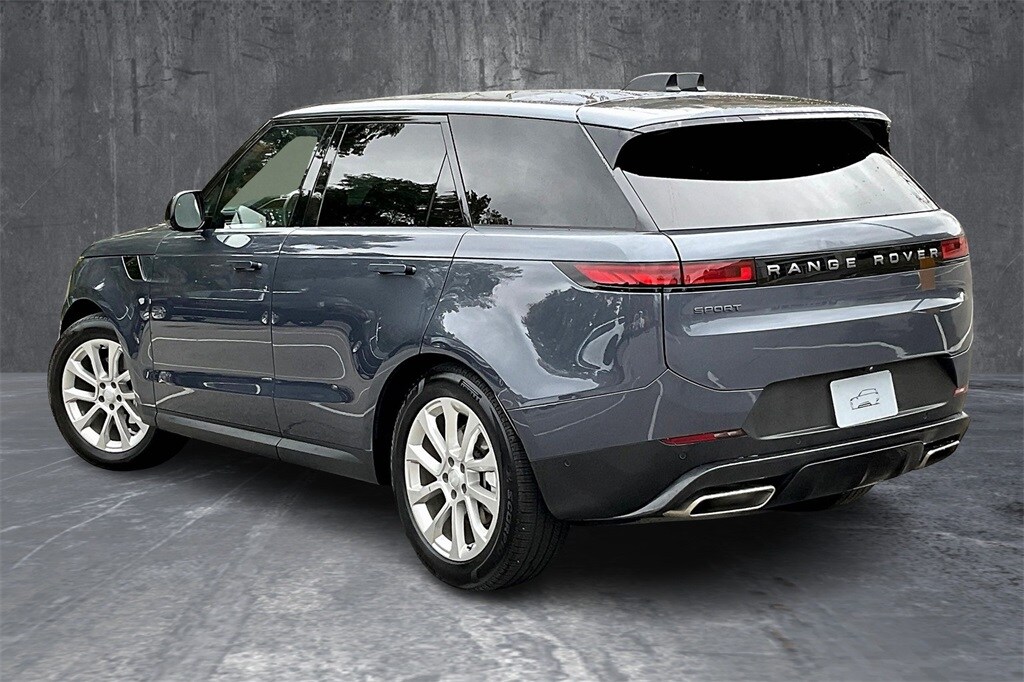 2025 Land Rover Range Rover Sport P360 S photo 4
