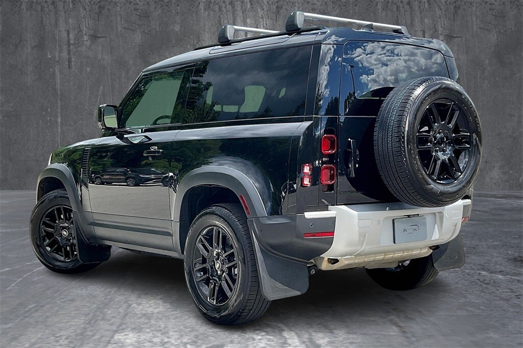 2025 Land Rover Defender 90 S photo 4