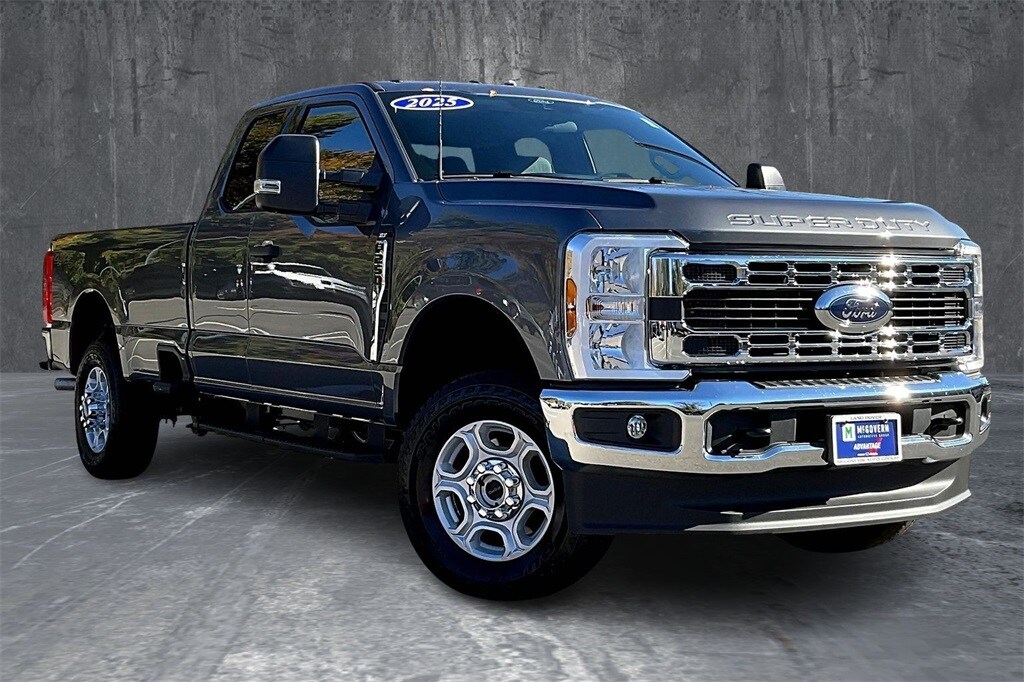 2025 Ford F-250 XLT photo 3