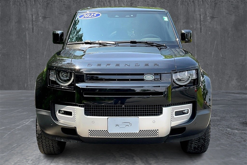 2025 Land Rover Defender 110 S photo 2