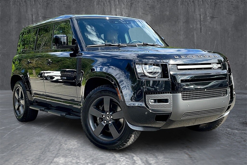 2025 Land Rover Defender 110 V8 photo 2