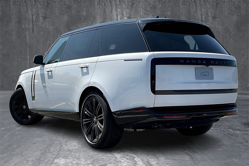 2025 Land Rover Range Rover SE photo 3