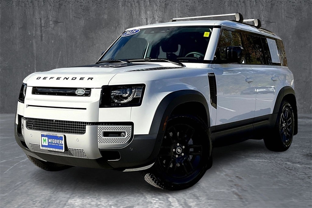 2025 Land Rover Defender S's photo