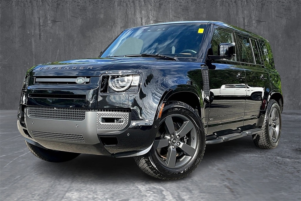 2025 Land Rover Defender V8's photo