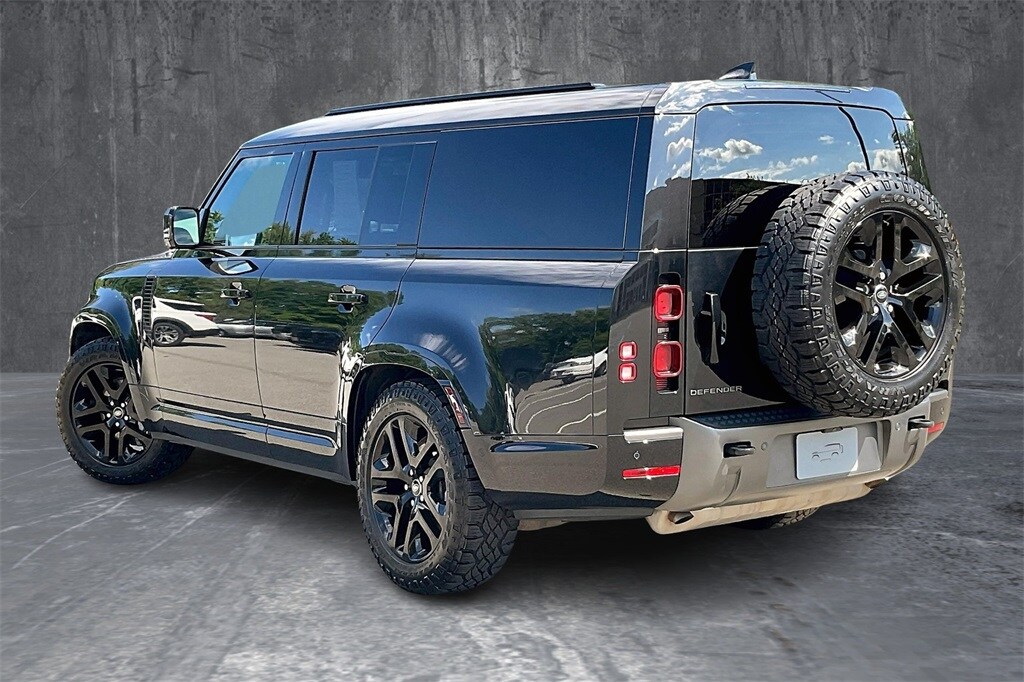 2024 Land Rover Defender 130 Outbound photo 2