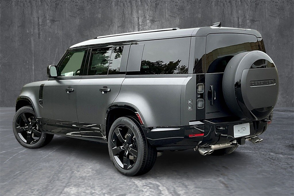 2026 Land Rover Defender photo 3