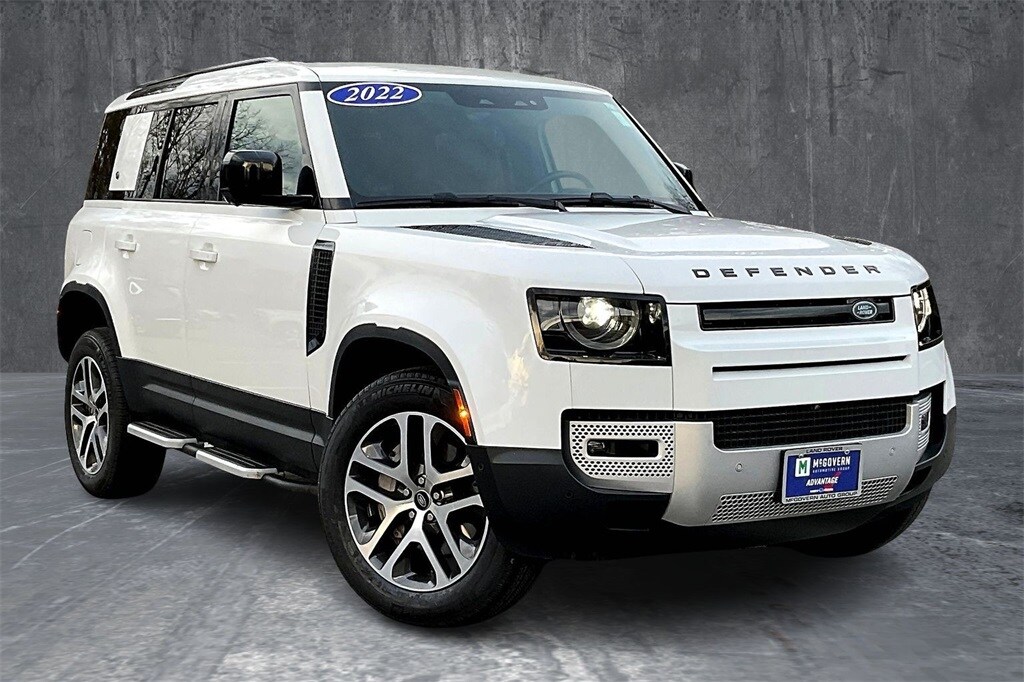 2022 Land Rover Defender 110 SE photo 3