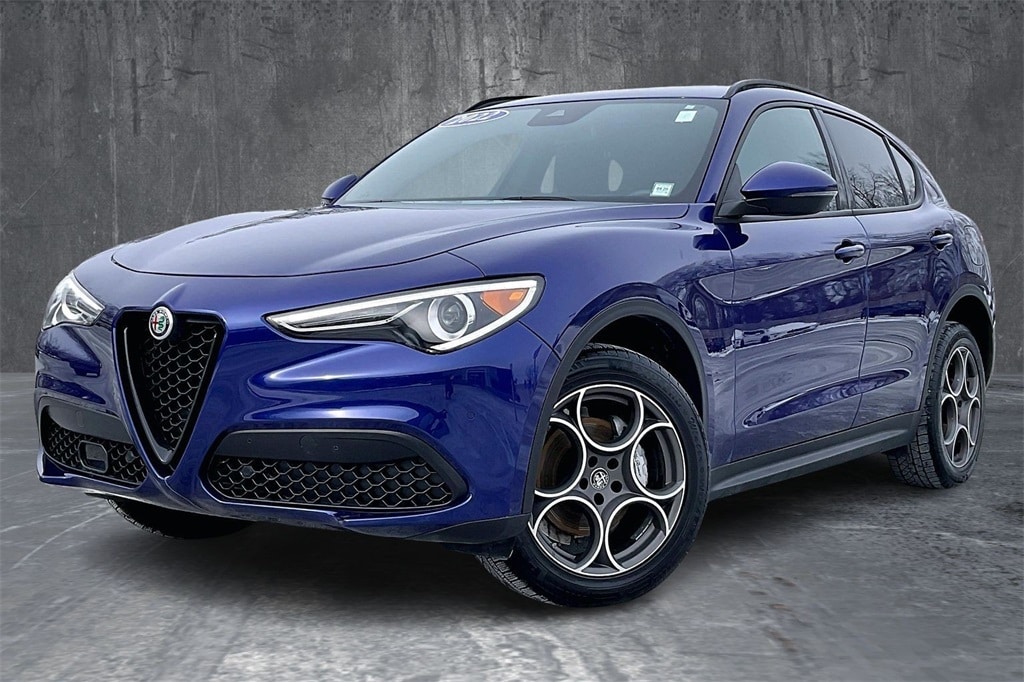 2022 Alfa Romeo Stelvio Base