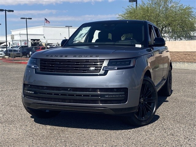 2025 Land Rover Range Rover SE photo 3