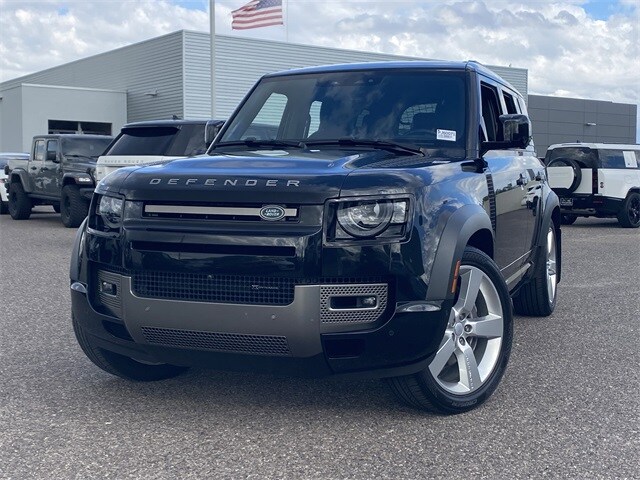 2023 Land Rover Defender 110 X-Dynamic SE photo 3