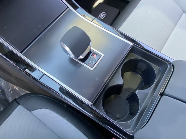 2026 Land Rover Range Rover Velar Dynamic SE - Photo 9