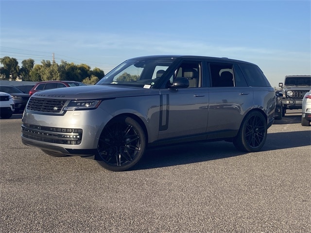 2025 Land Rover Range Rover SE's photo