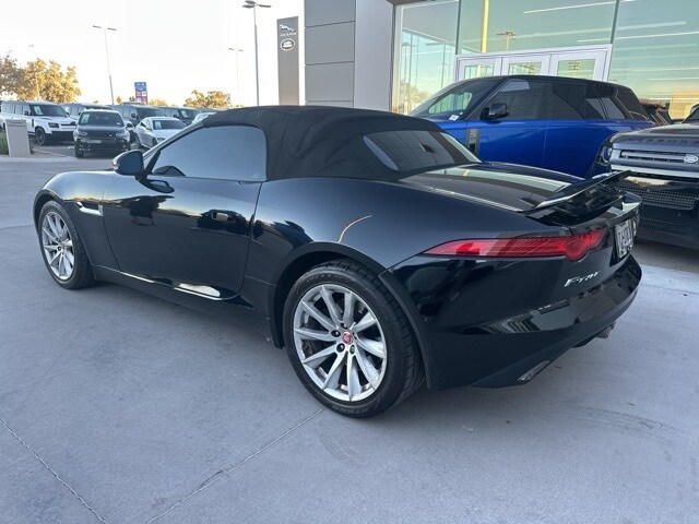 2017 Jaguar F-TYPE Premium photo 2