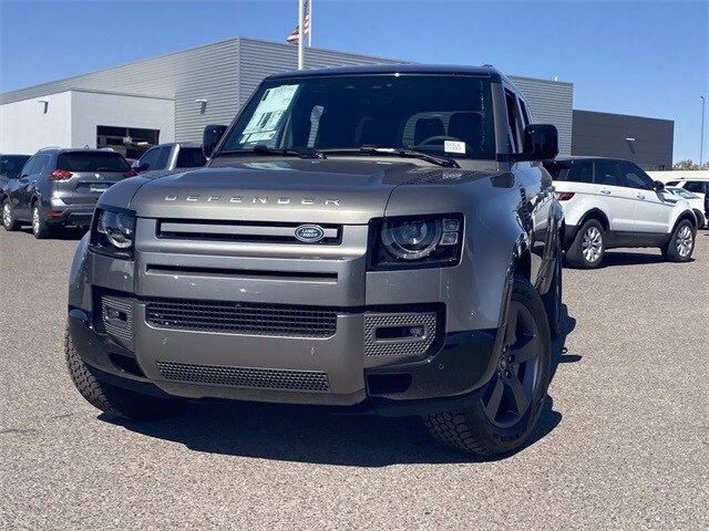 2025 Land Rover Defender 130 X-Dynamic SE photo 2