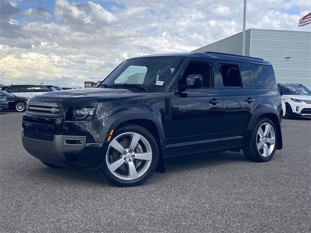 2023 Land Rover Defender 110 X-Dynamic SE photo 2