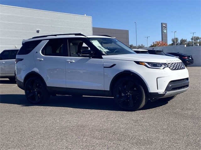 2025 Land Rover Discovery S photo 4