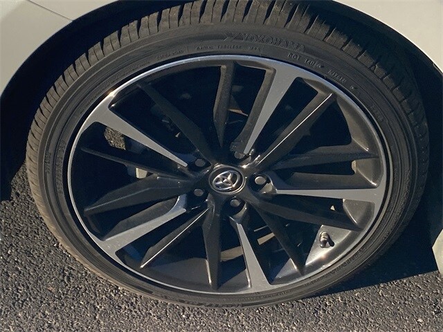 2019 Toyota Camry XSE photo 4