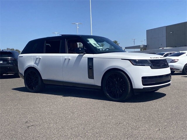 2025 Land Rover Range Rover SV photo 4
