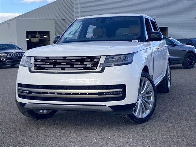 2025 Land Rover Range Rover SE photo 3
