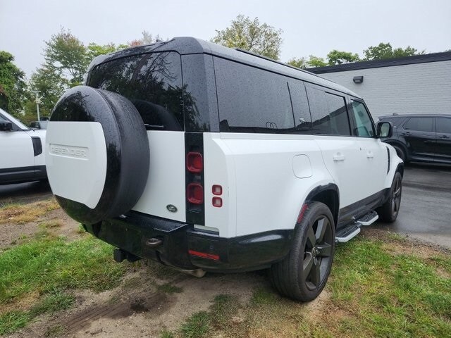 2023 Land Rover Defender 130 X-Dynamic SE photo 3