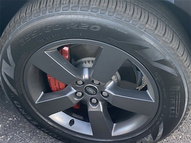 2024 Land Rover Defender 110 photo 3