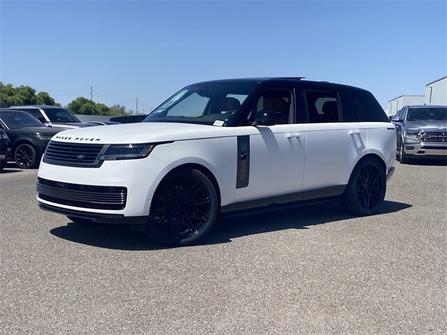 2025 Land Rover Range Rover SV photo 2