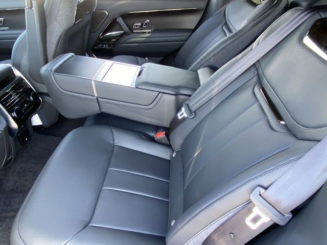 2025 Land Rover Range Rover SV - Photo 15