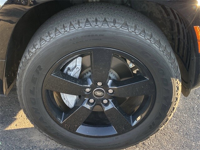 2023 Land Rover Defender 110 photo 2